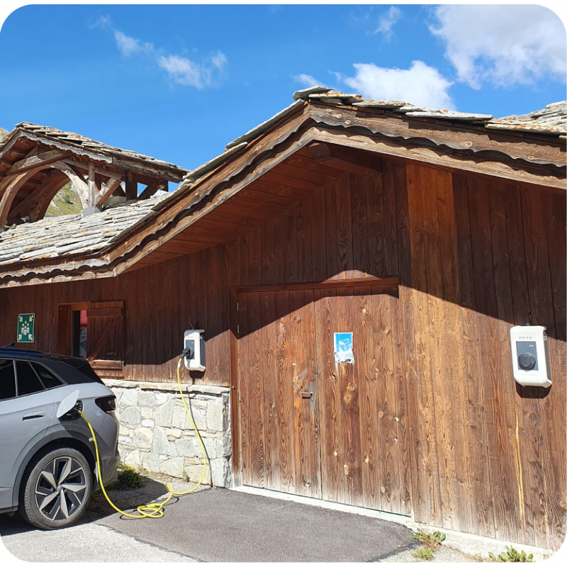 Quelle borne de recharge choisir pour ma voiture électrique ?